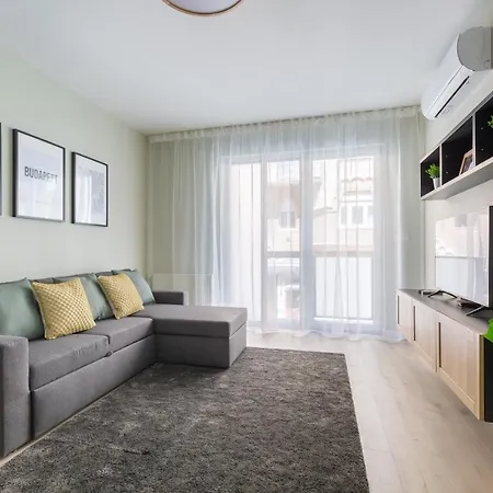 Second * بودابست